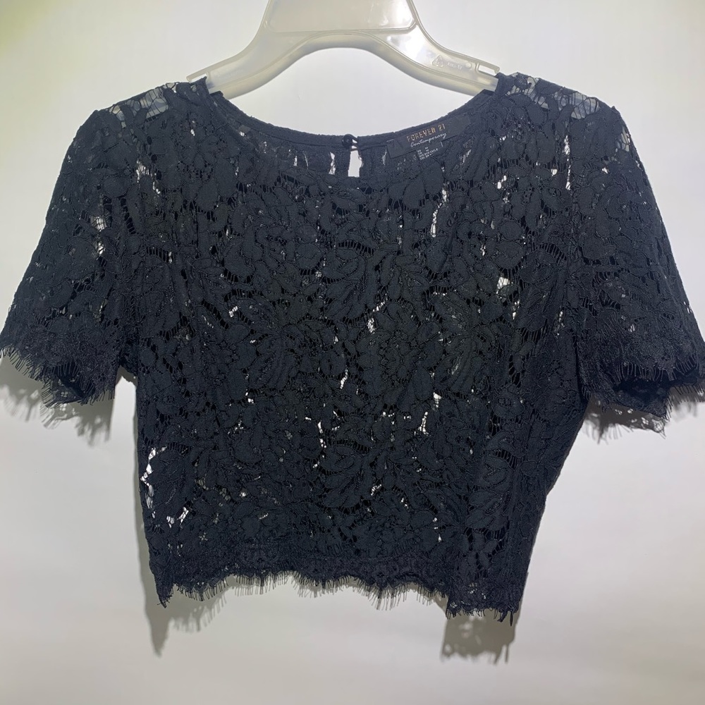 Forever 21 black laced crop top shirt size M